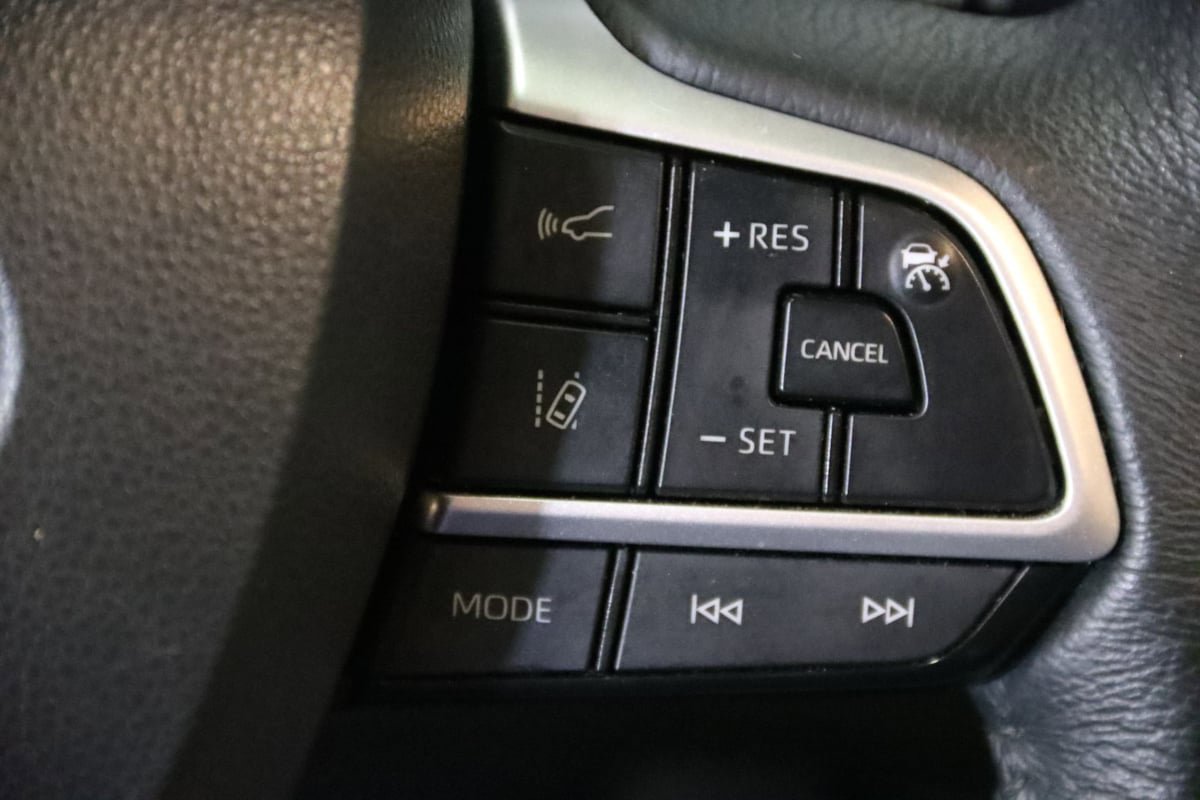 Used 2023 Toyota Sienna XLE FWD image 15
