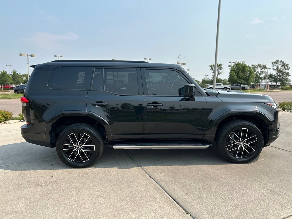 Used 2025 Lexus GX 550 w/ Accessory Package (2T) AWD/4WD image 10