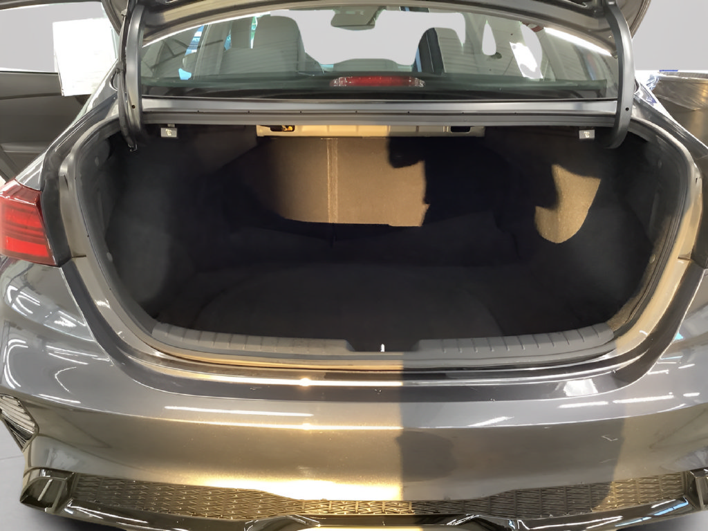 Used 2023 Kia Forte GT-Line w/ GT-Line Technology Package FWD image 17