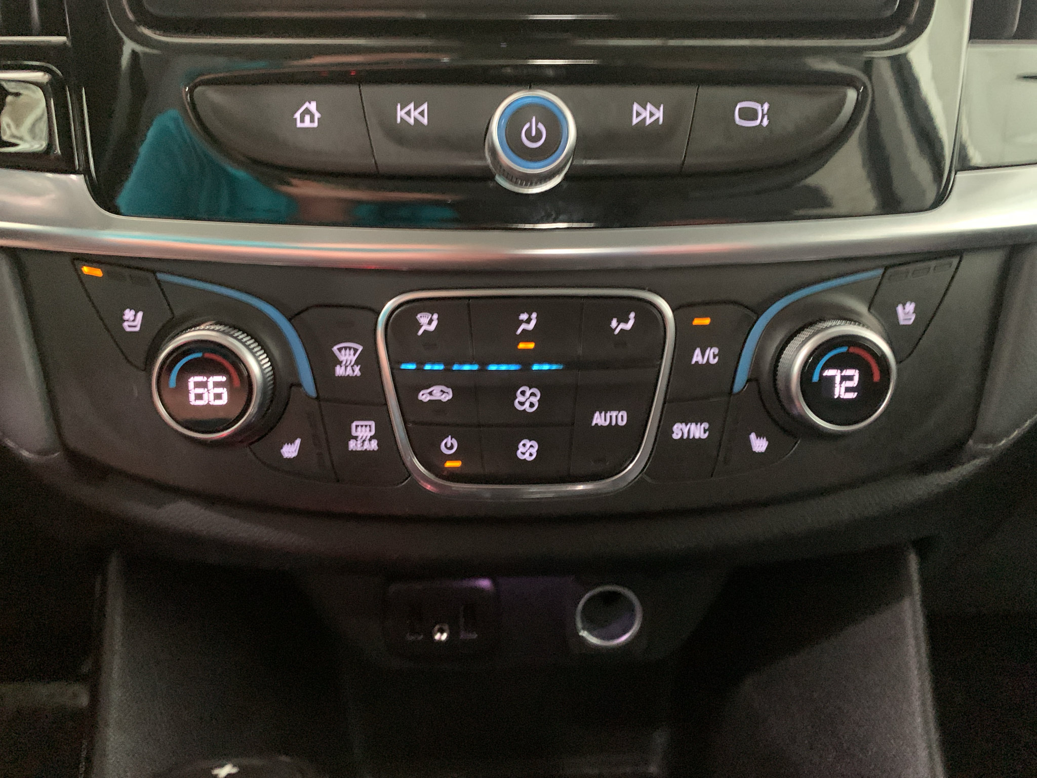 Used 2019 Chevrolet Traverse Premier w/ Driver Confidence II Package FWD image 21