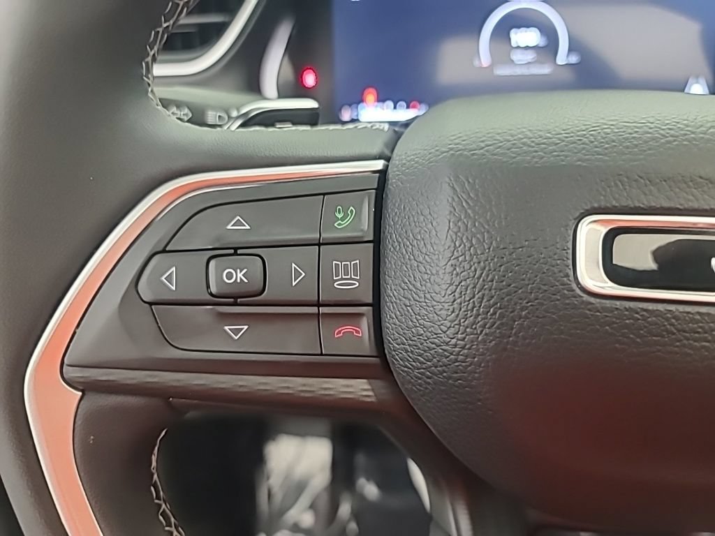 Used 2024 Jeep Grand Cherokee Laredo X AWD/4WD image 27