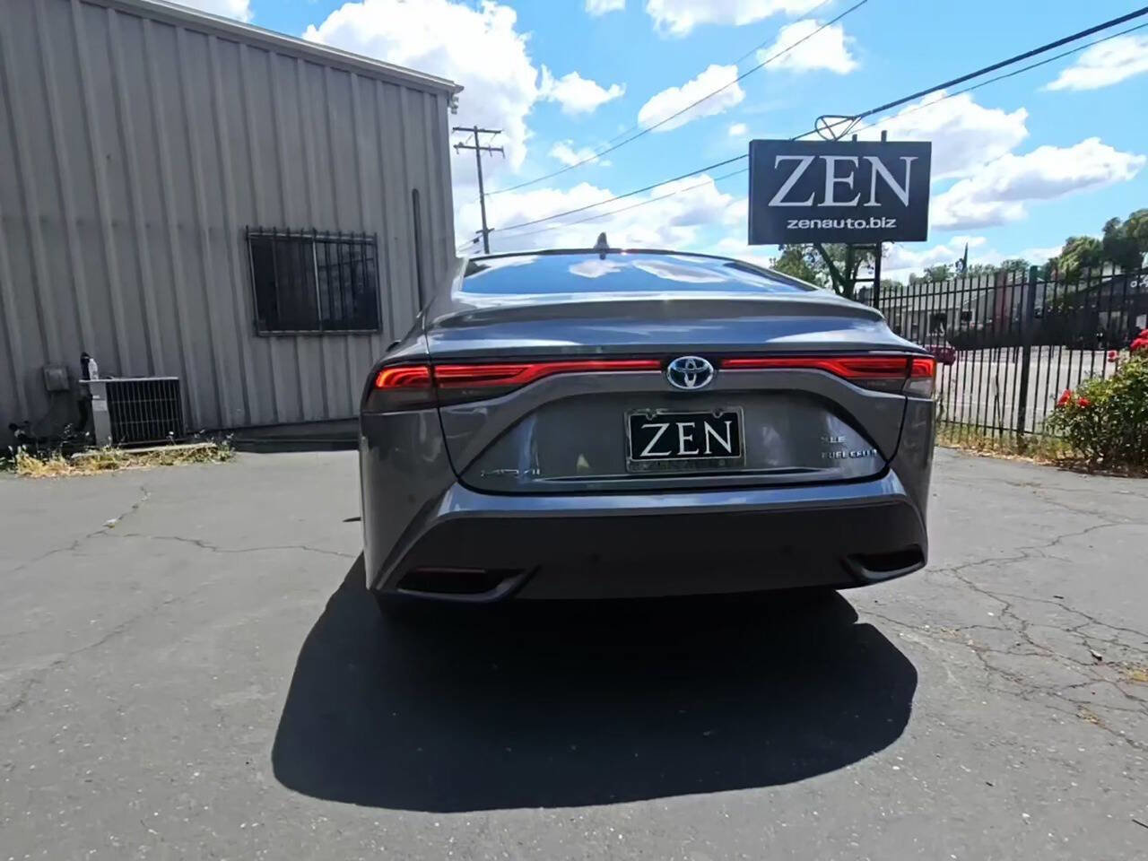 Used 2022 Toyota Mirai w/ Advanced Technology Package RWD image 3