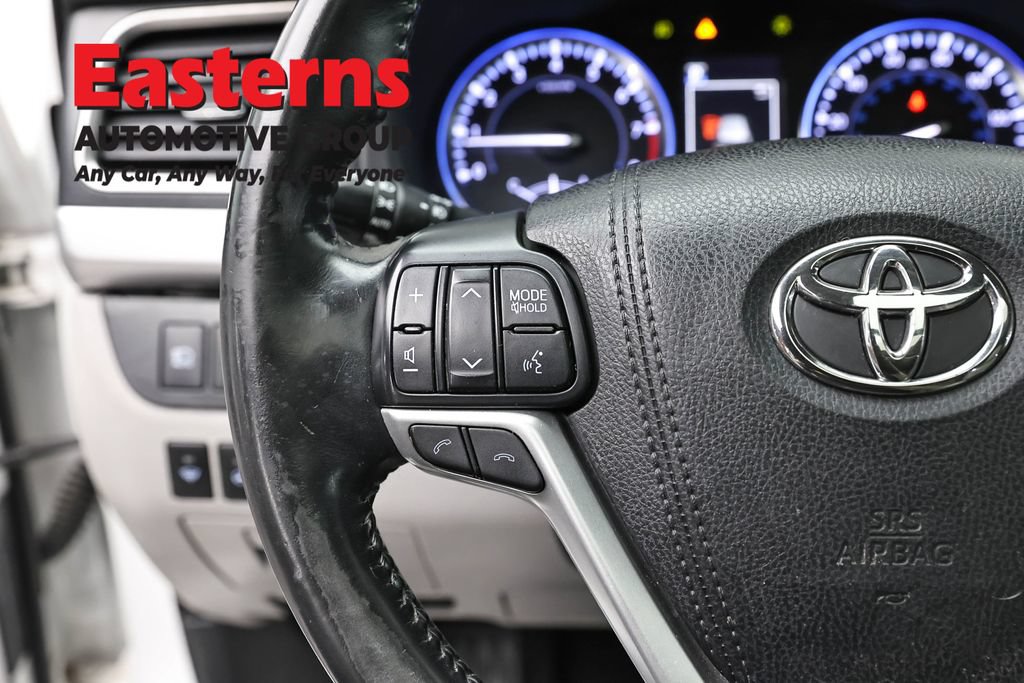 Used 2017 Toyota Highlander Limited Platinum AWD/4WD image 15
