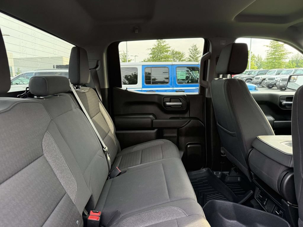 Used 2025 Chevrolet Silverado 1500 Custom w/ LPO, Dark Essentials Package AWD/4WD image 15