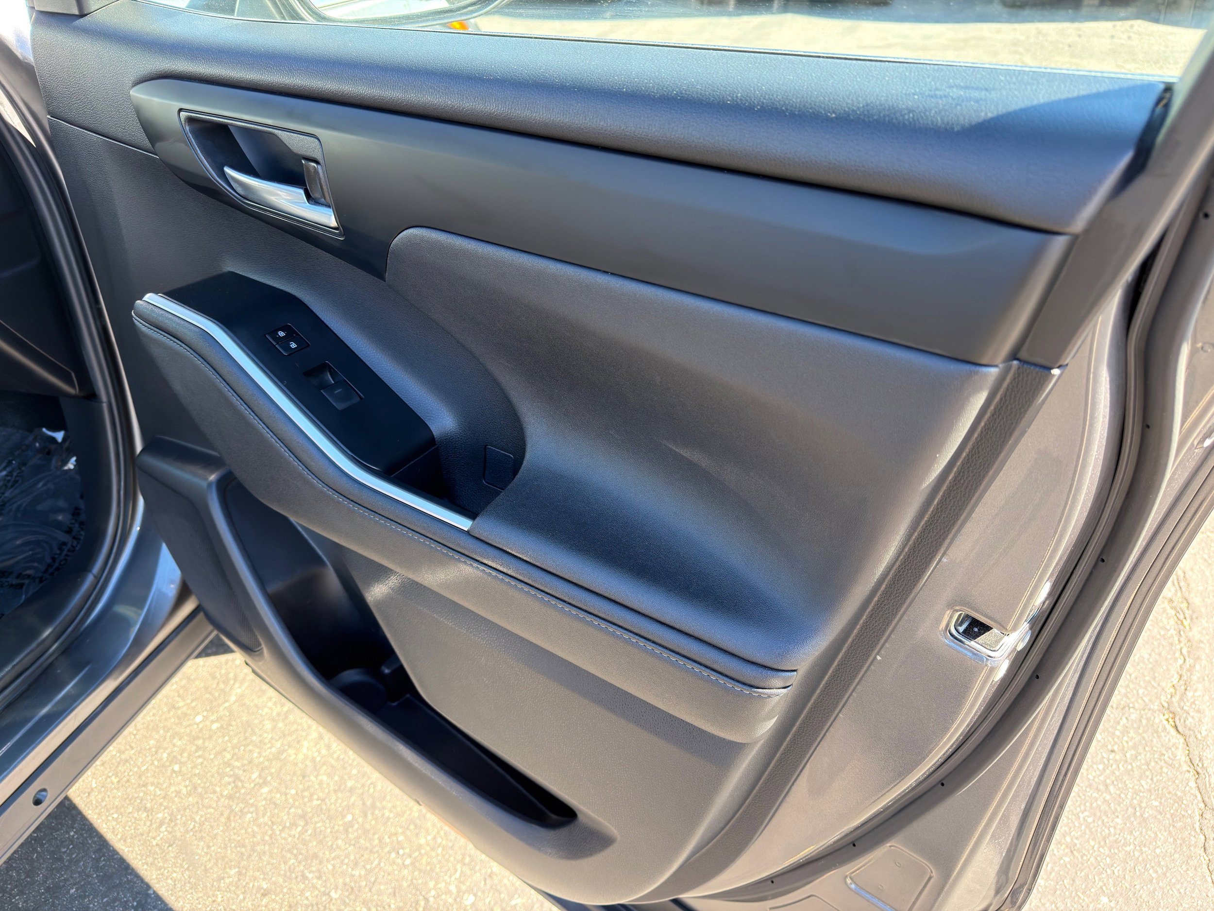 Used 2024 Toyota Highlander XLE image 11