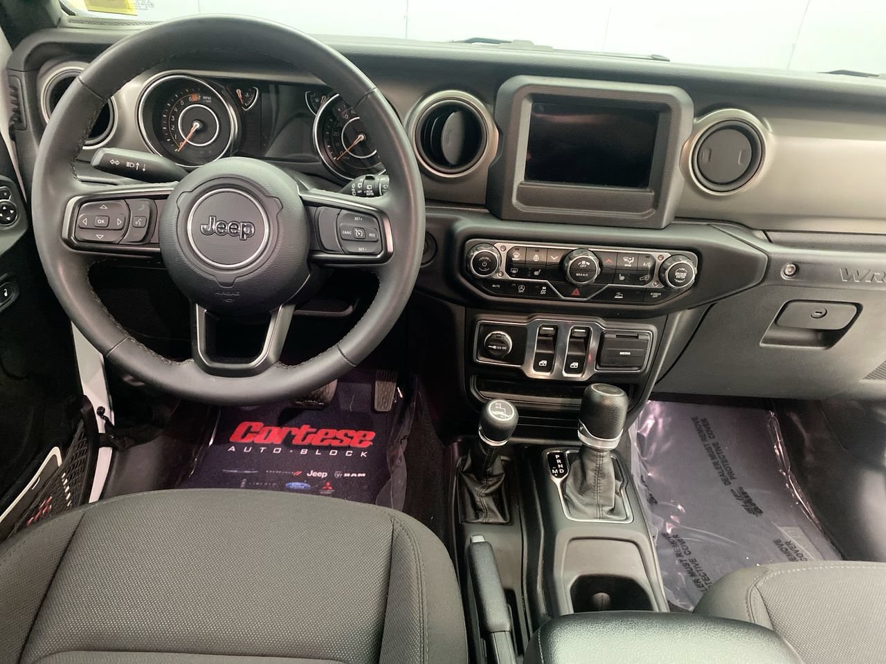Used 2023 Jeep Wrangler Sport AWD/4WD image 15