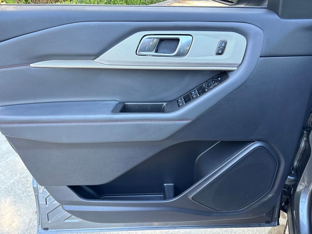 Used 2025 Ford Explorer Active image 15