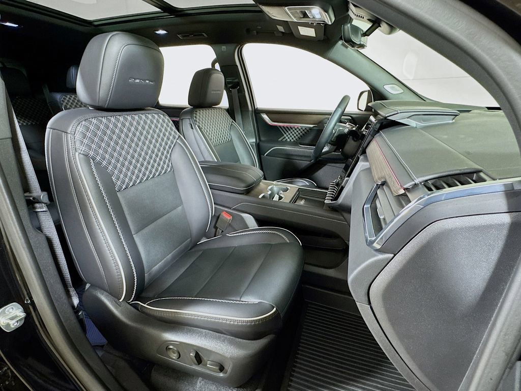 Certified 2025 GMC Acadia Denali w/ Super Cruise Package image 29
