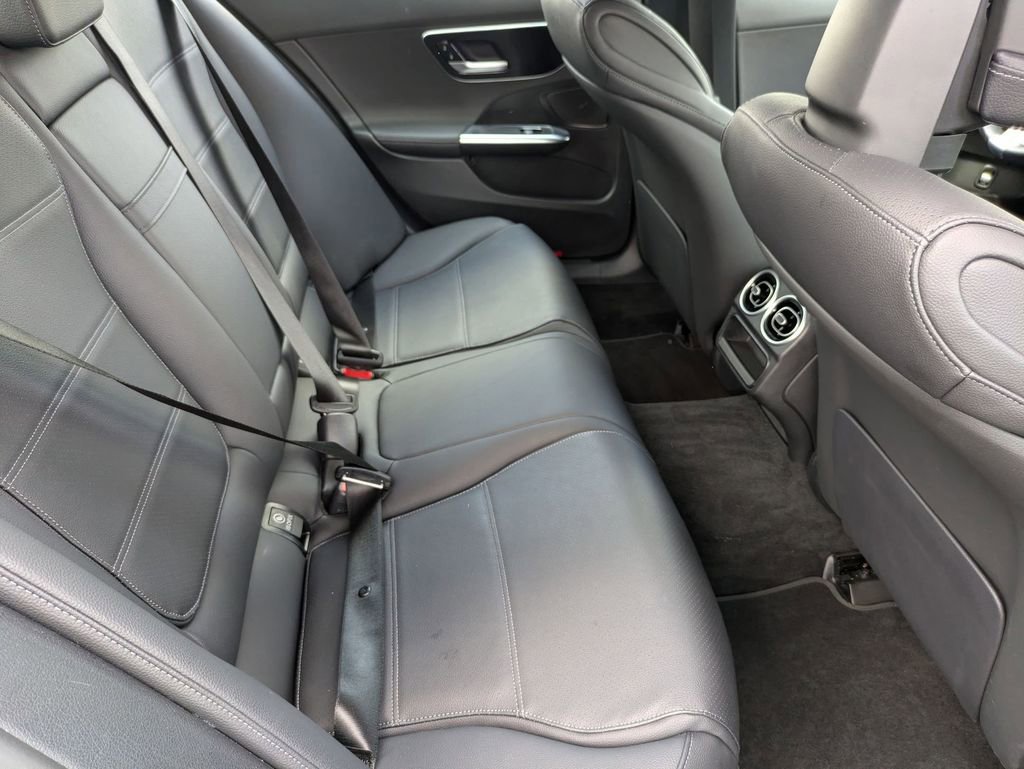 Used 2025 Mercedes-Benz C 300 4MATIC Sedan image 29