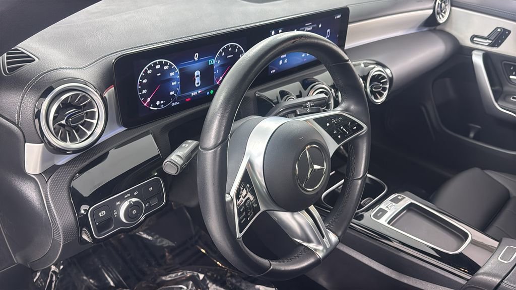 Used 2025 Mercedes-Benz CLA 250 4MATIC image 35