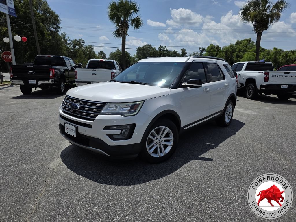 Used 2017 Ford Explorer XLT w/ Equipment Group 202A FWD image 1