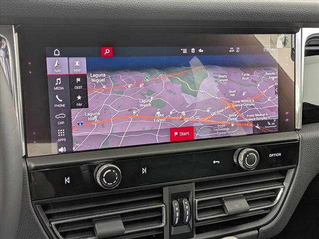Certified 2025 Porsche Macan AWD/4WD image 18