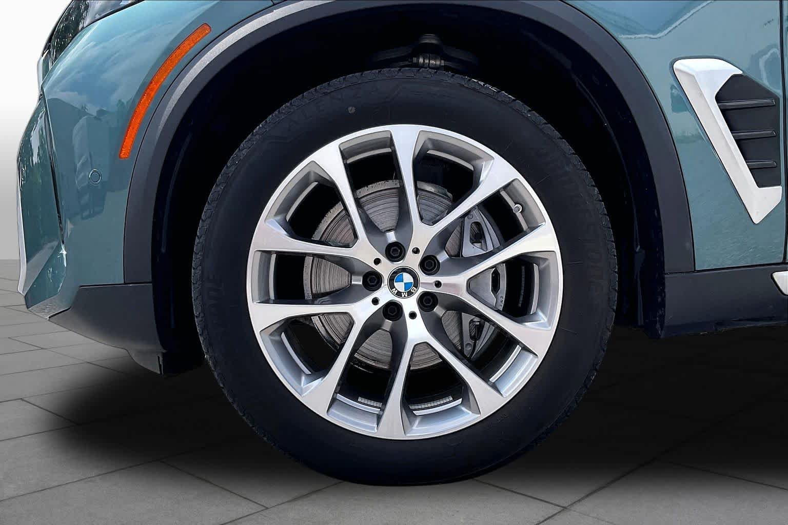 Used 2024 BMW X5 xDrive40i w/ Premium Package AWD/4WD image 10