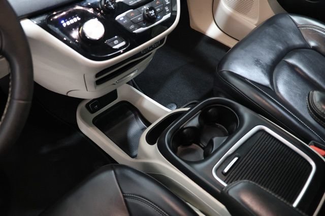 Used 2023 Chrysler Pacifica Touring-L FWD image 31