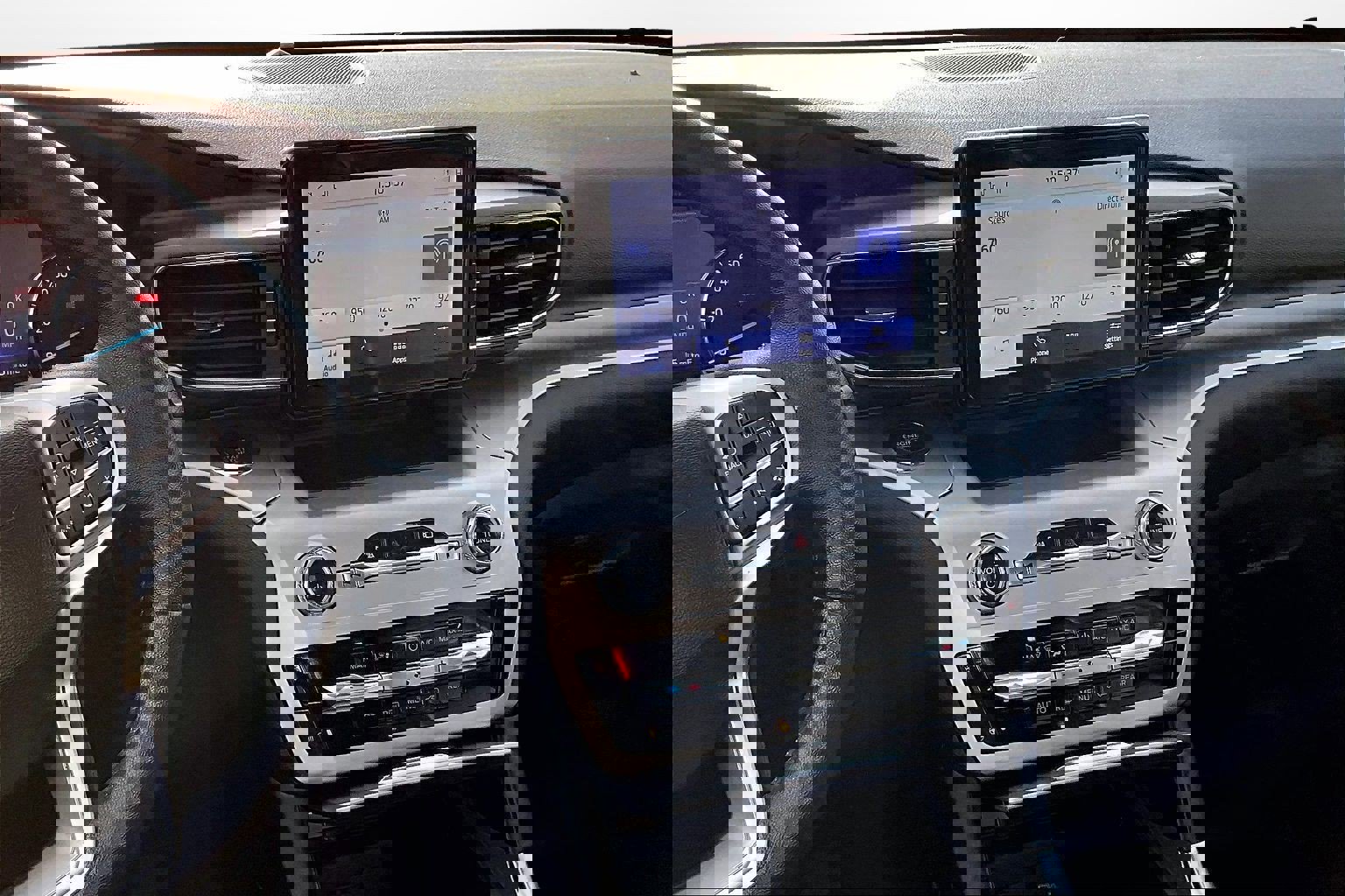 Used 2022 Ford Explorer XLT w/ Equipment Group 202A image 6