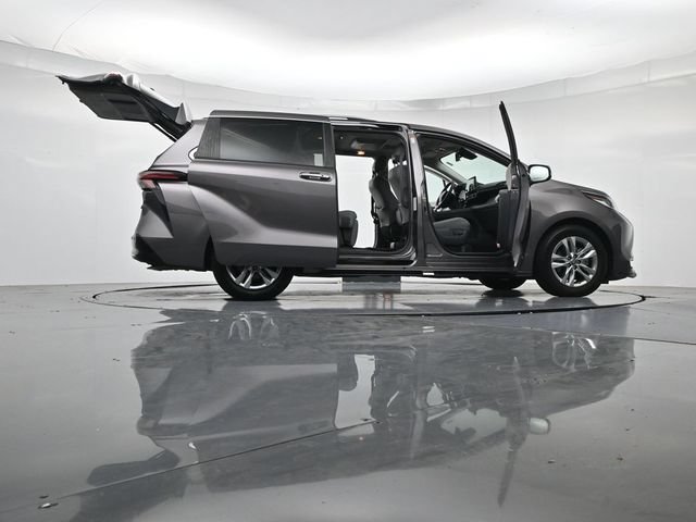 Used 2021 Toyota Sienna Limited FWD image 57