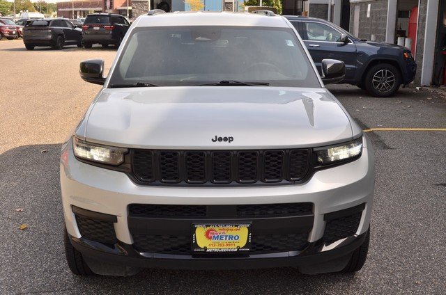 Used 2023 Jeep Grand Cherokee L Laredo image 3