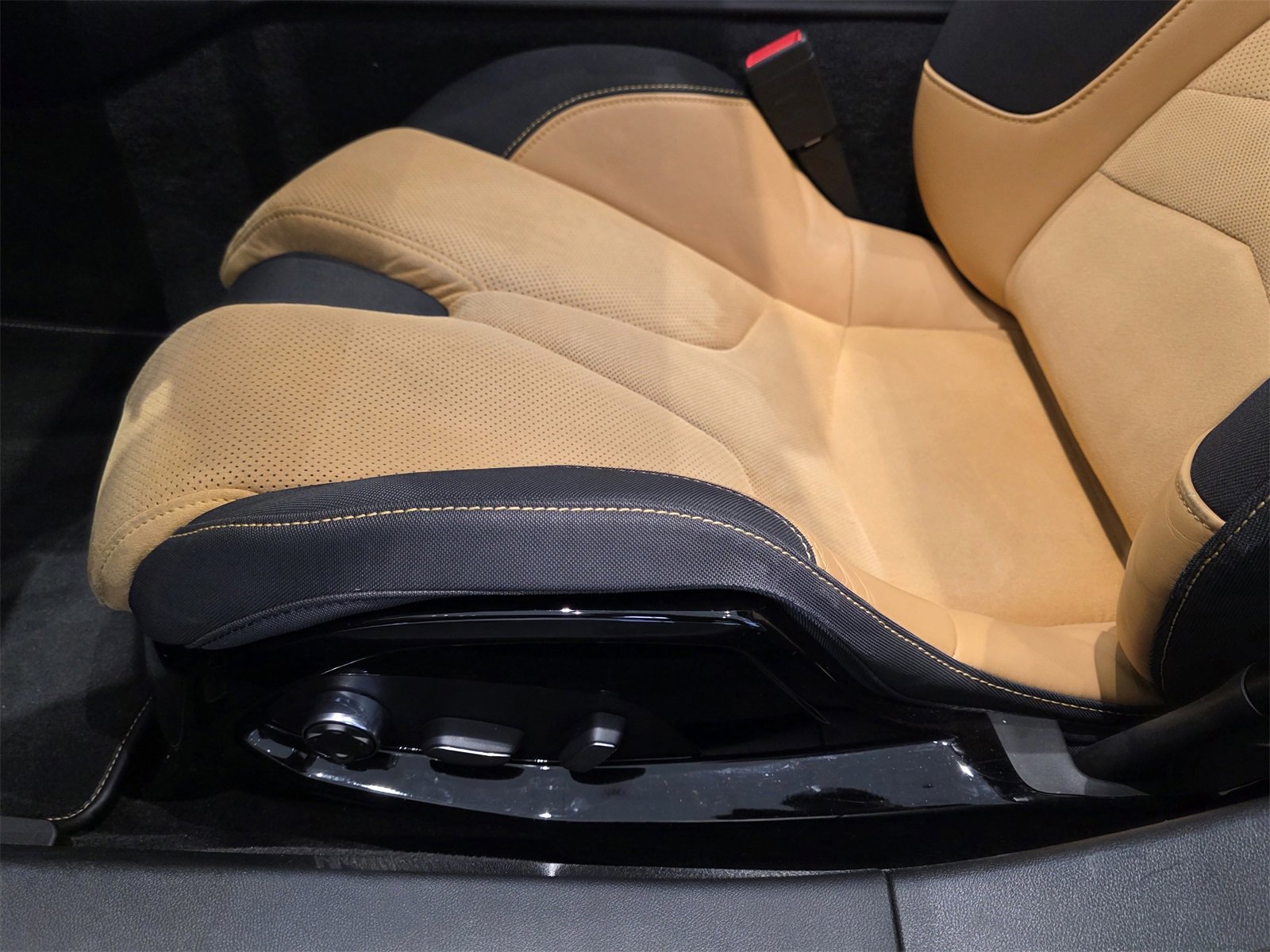 Used 2020 Chevrolet Corvette Stingray Preferred Cpe w/ 2LT Preferred Equipment Group image 11