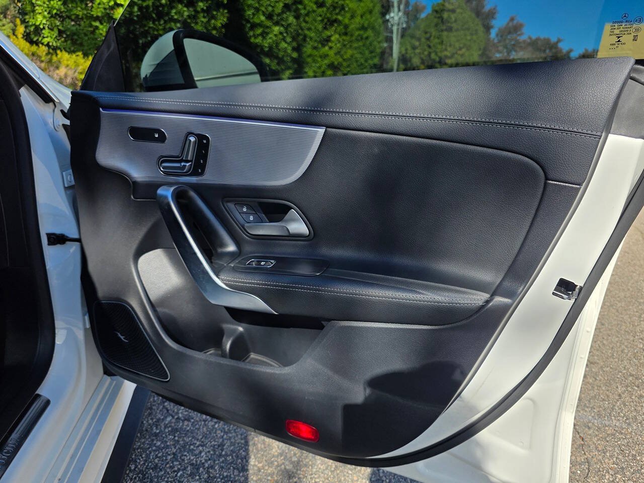 Used 2020 Mercedes-Benz CLA 250 4MATIC image 34