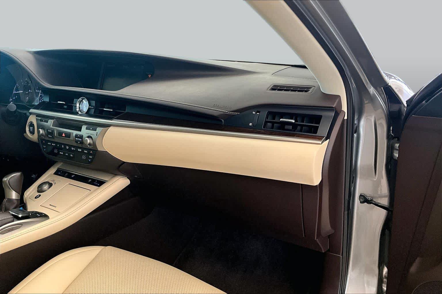 Used 2018 Lexus ES 350 w/ Navigation System Package FWD image 16