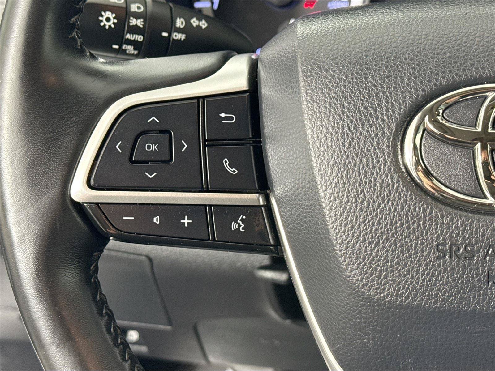 Used 2022 Toyota Highlander XLE FWD image 17