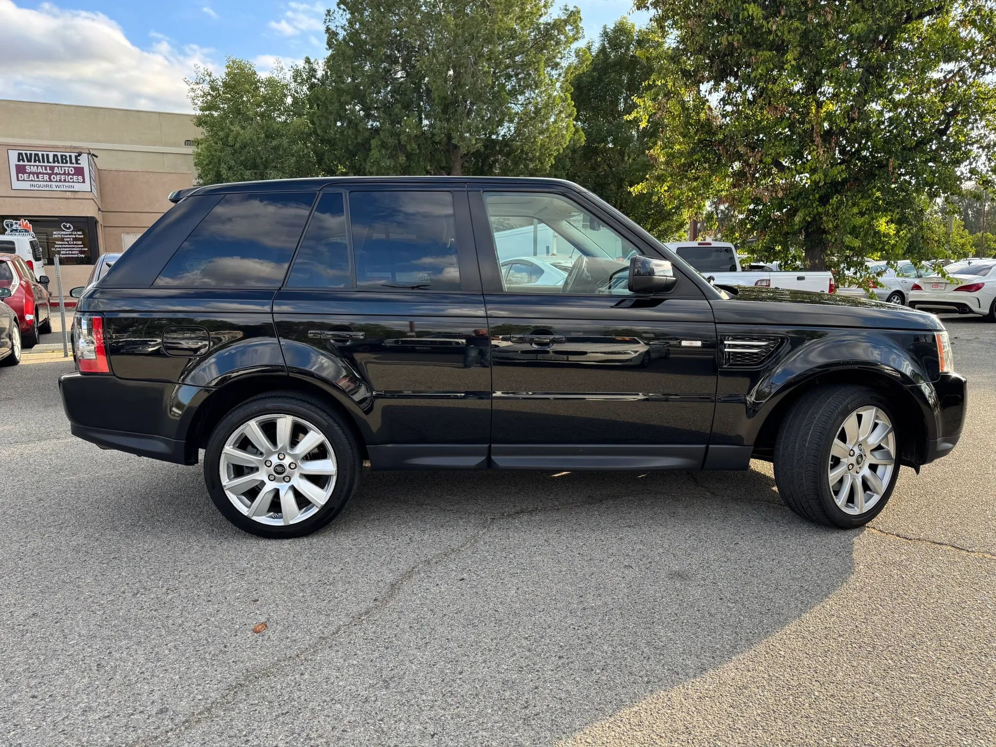 Used 2013 Land Rover Range Rover Sport HSE AWD/4WD image 2