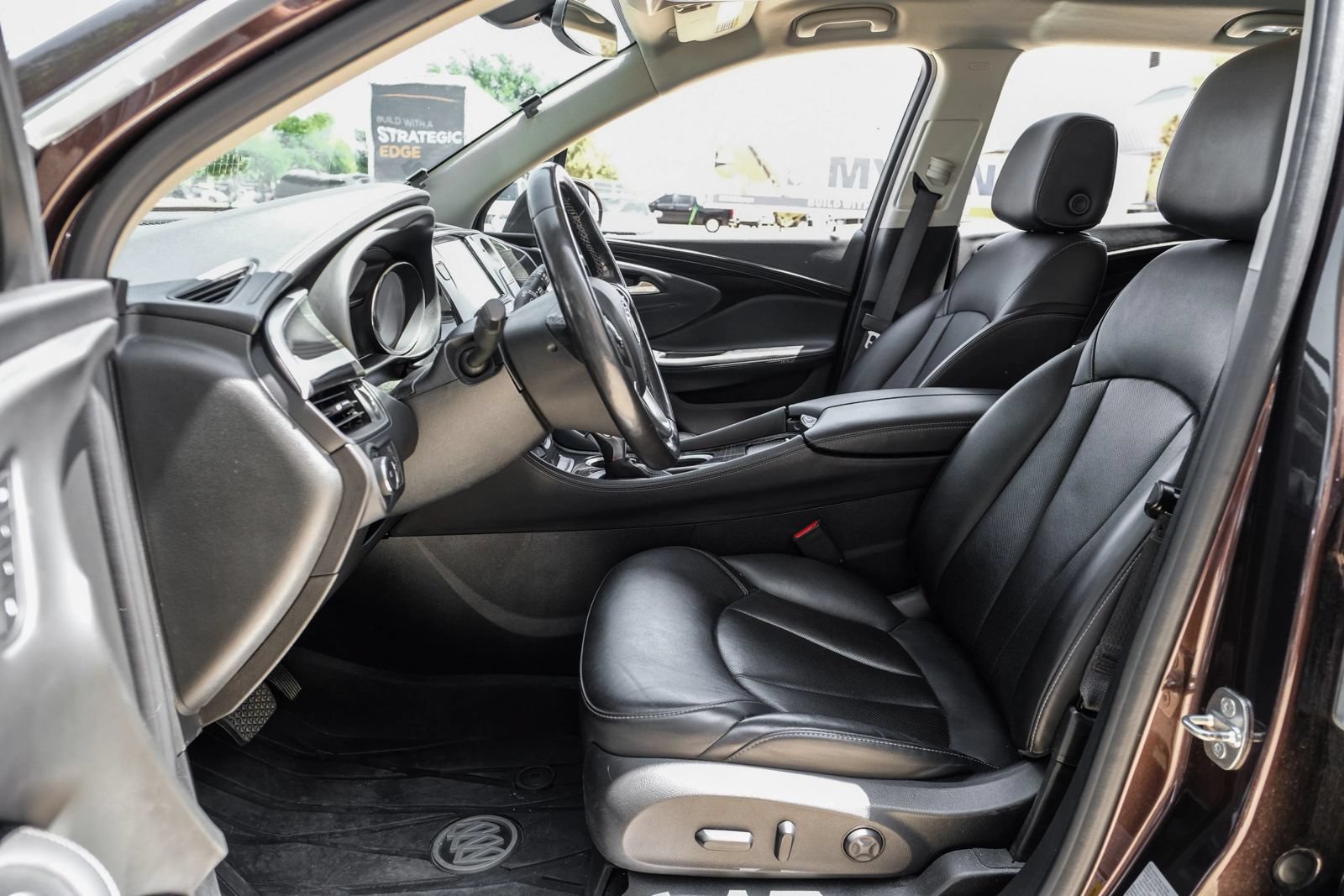Used 2020 Buick Envision Essence AWD/4WD image 3