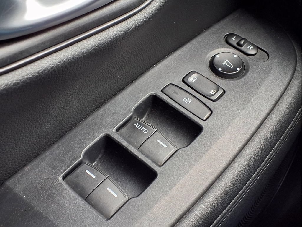 Certified 2025 Honda HR-V LX image 19