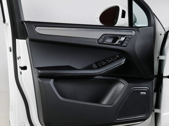 Certified 2026 Porsche Macan AWD/4WD image 29