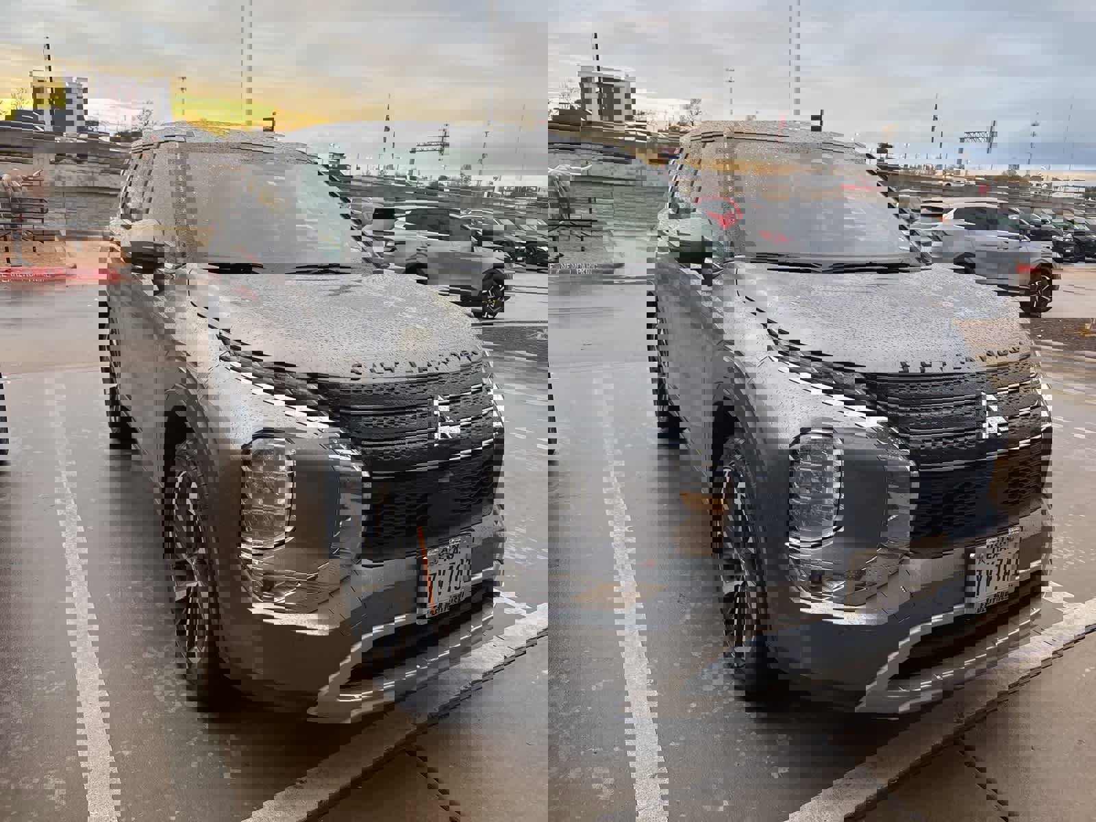 Used 2024 Mitsubishi Outlander SE image 3