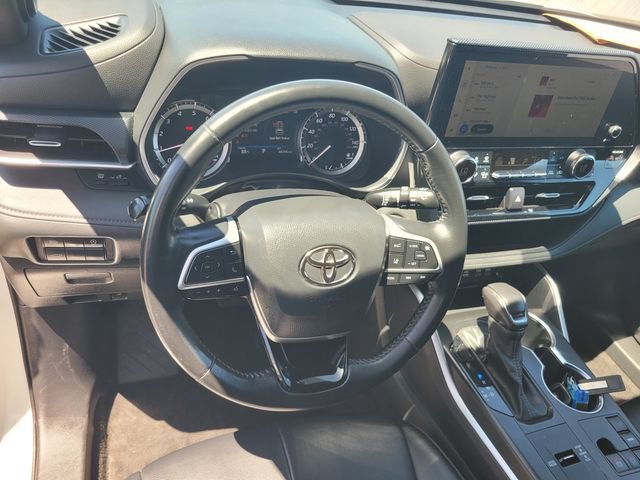 Used 2023 Toyota Highlander Limited AWD/4WD image 30