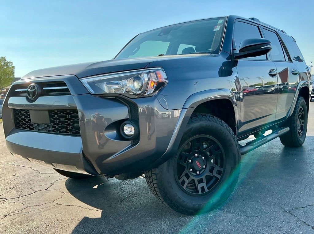 Used 2022 Toyota 4Runner SR5 Premium w/ Moonroof Package image 2