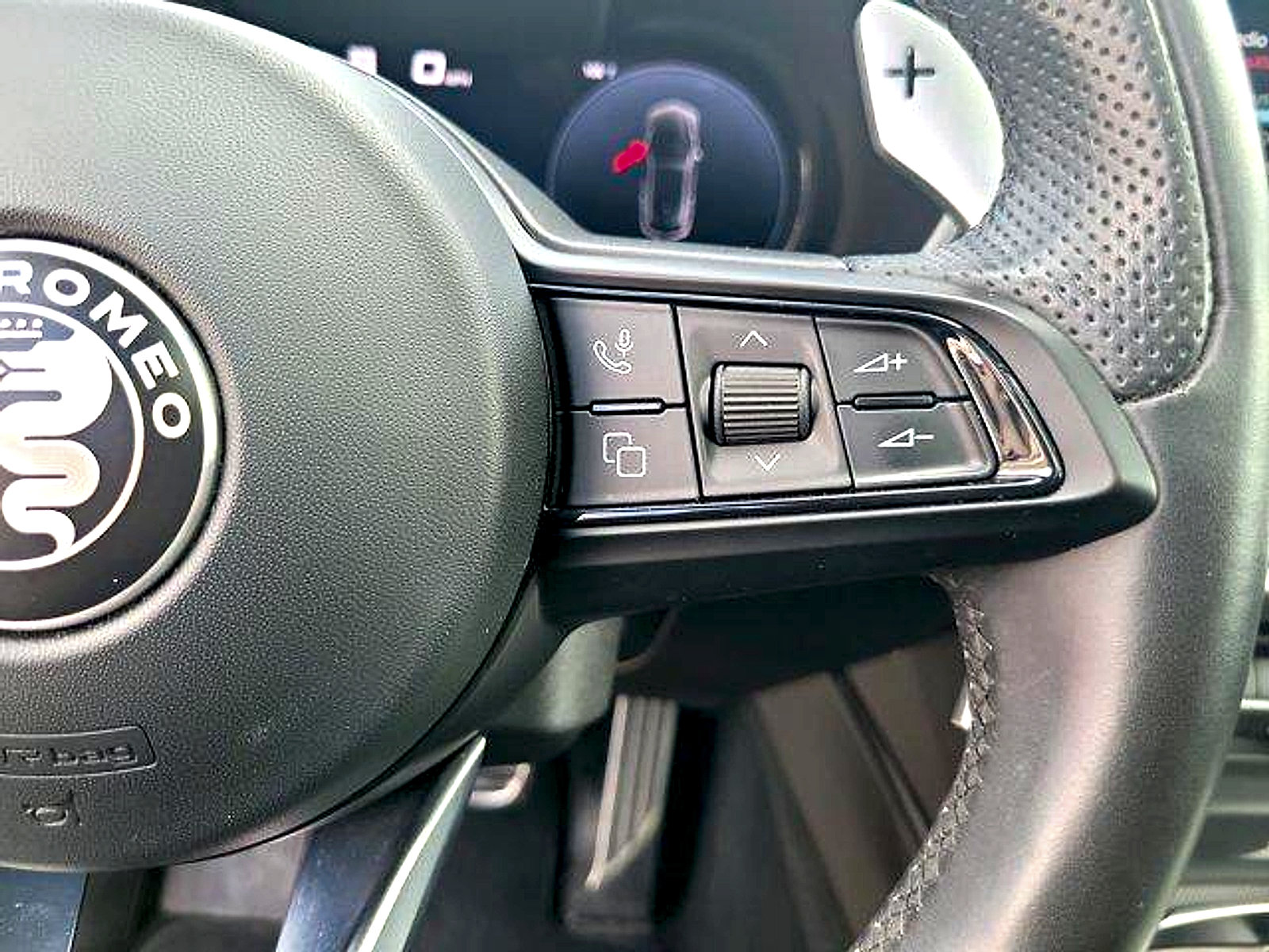 Used 2024 Alfa Romeo Stelvio Veloce AWD/4WD image 31