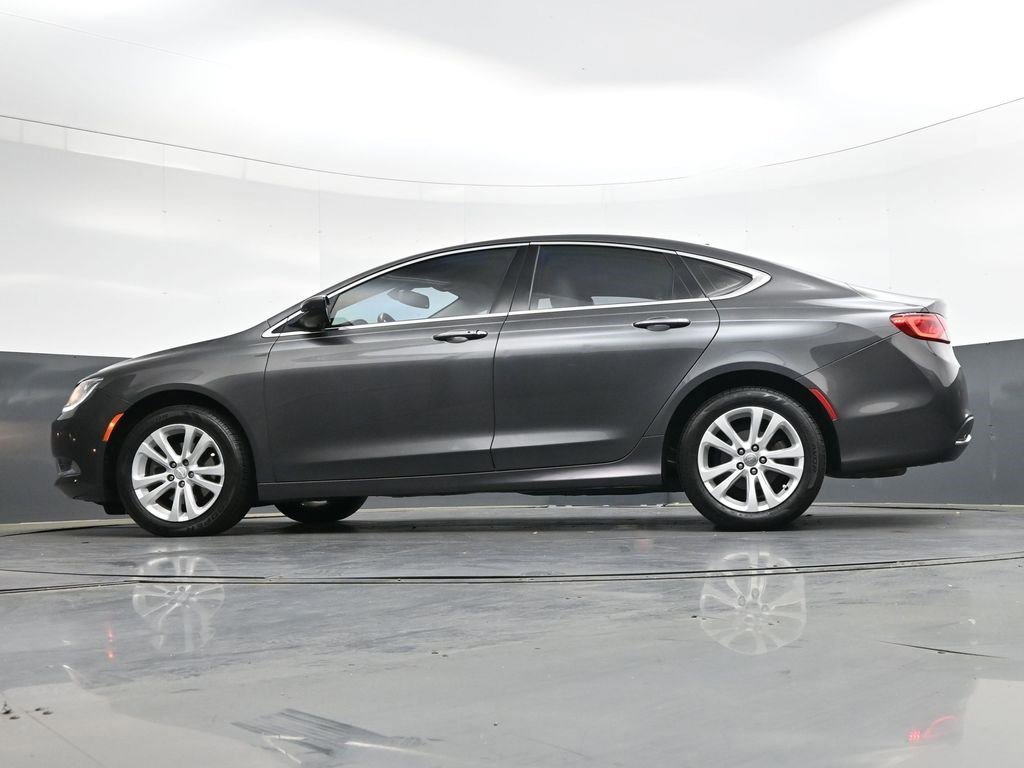 Used 2017 Chrysler 200 Limited Platinum image 30