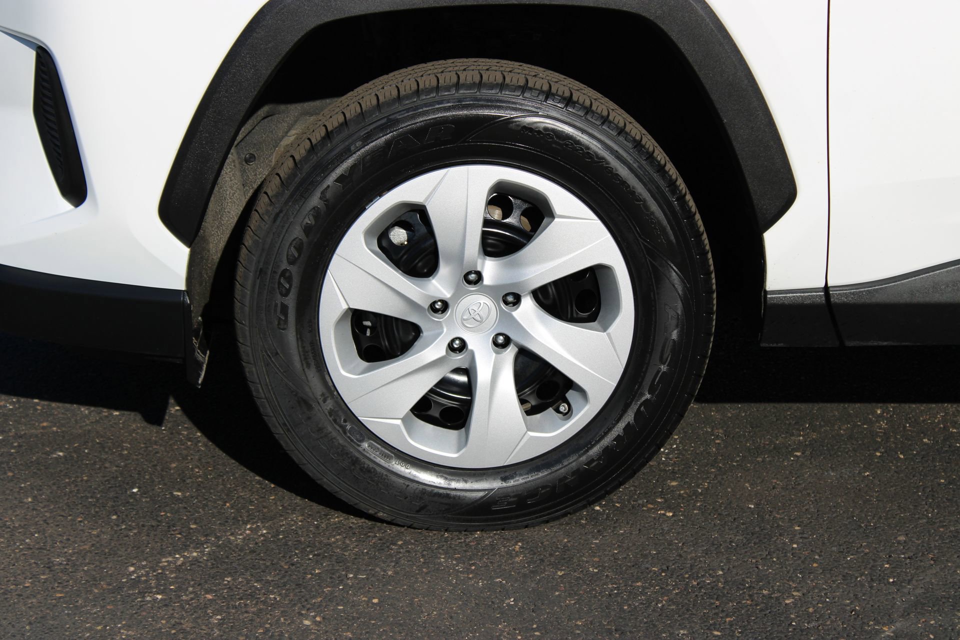 Used 2024 Toyota RAV4 LE image 20