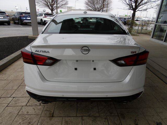 Used 2025 Nissan Altima 2.5 SR w/ SR Premium Package FWD image 6