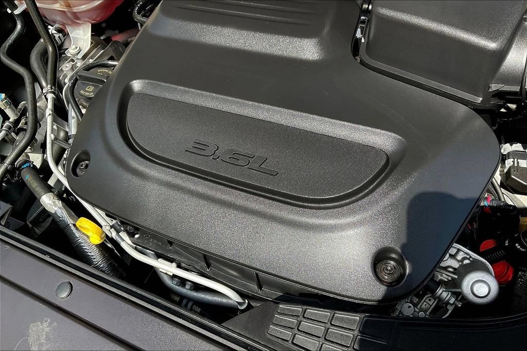 Used 2024 Chrysler Pacifica Touring-L FWD image 34