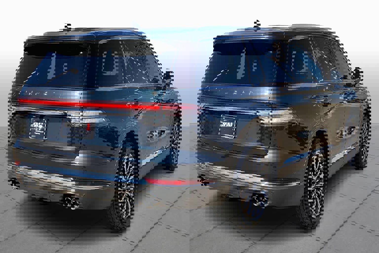 Used 2023 Lincoln Aviator Reserve w/ Equipment Group 201A image 13