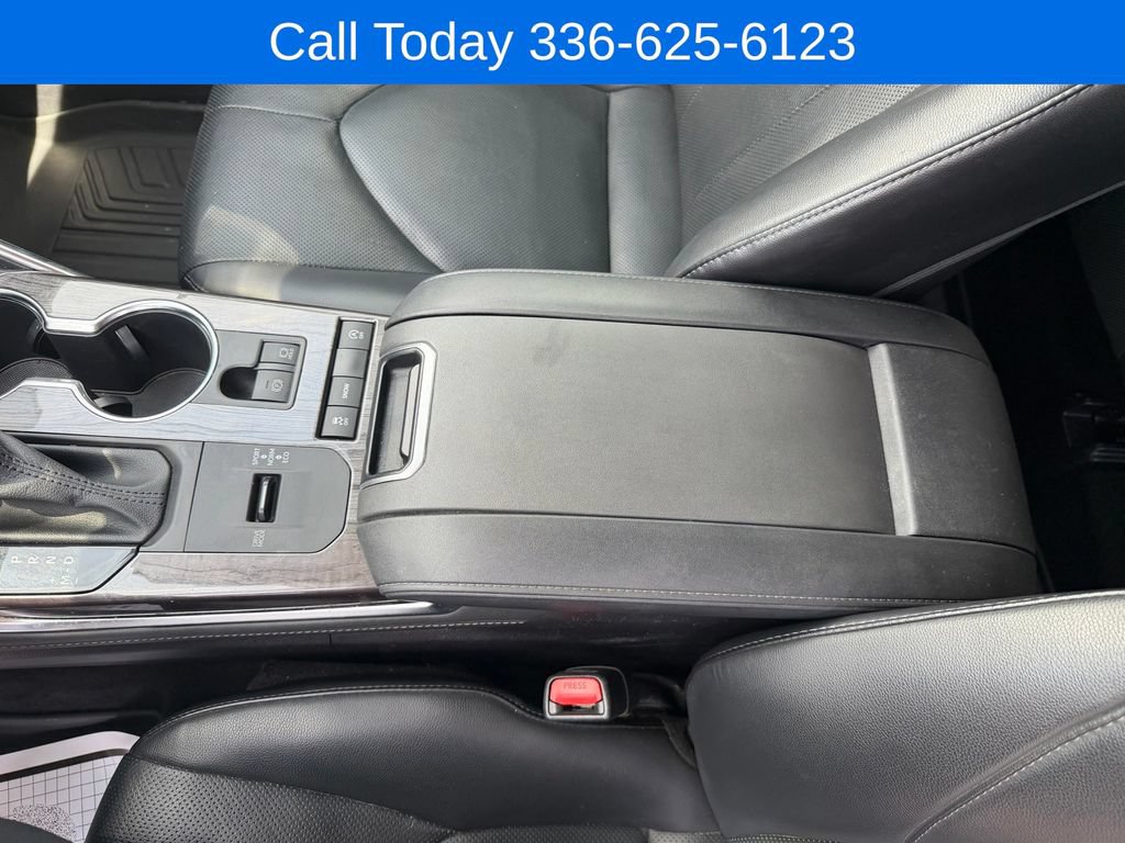 Used 2021 Toyota Highlander Limited FWD image 25