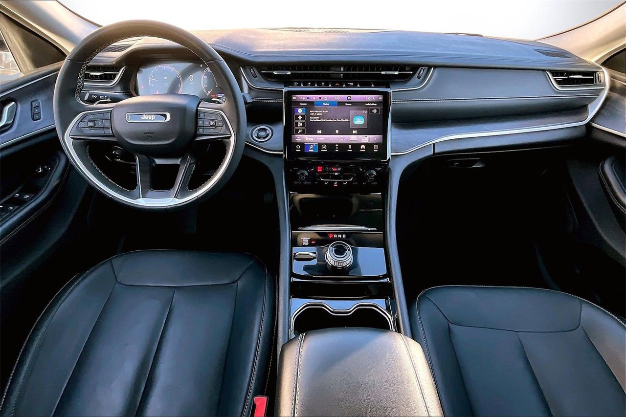 Used 2023 Jeep Grand Cherokee Limited image 15