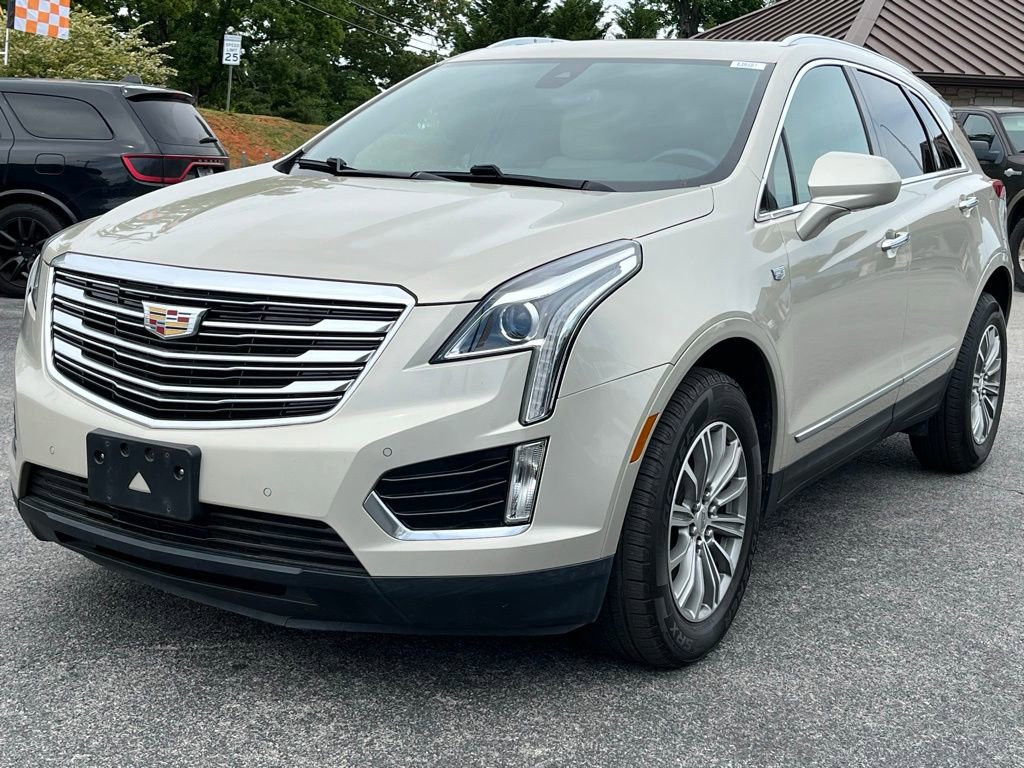 Used 2017 Cadillac XT5 Luxury w/ Driver Awareness Package AWD/4WD image 4