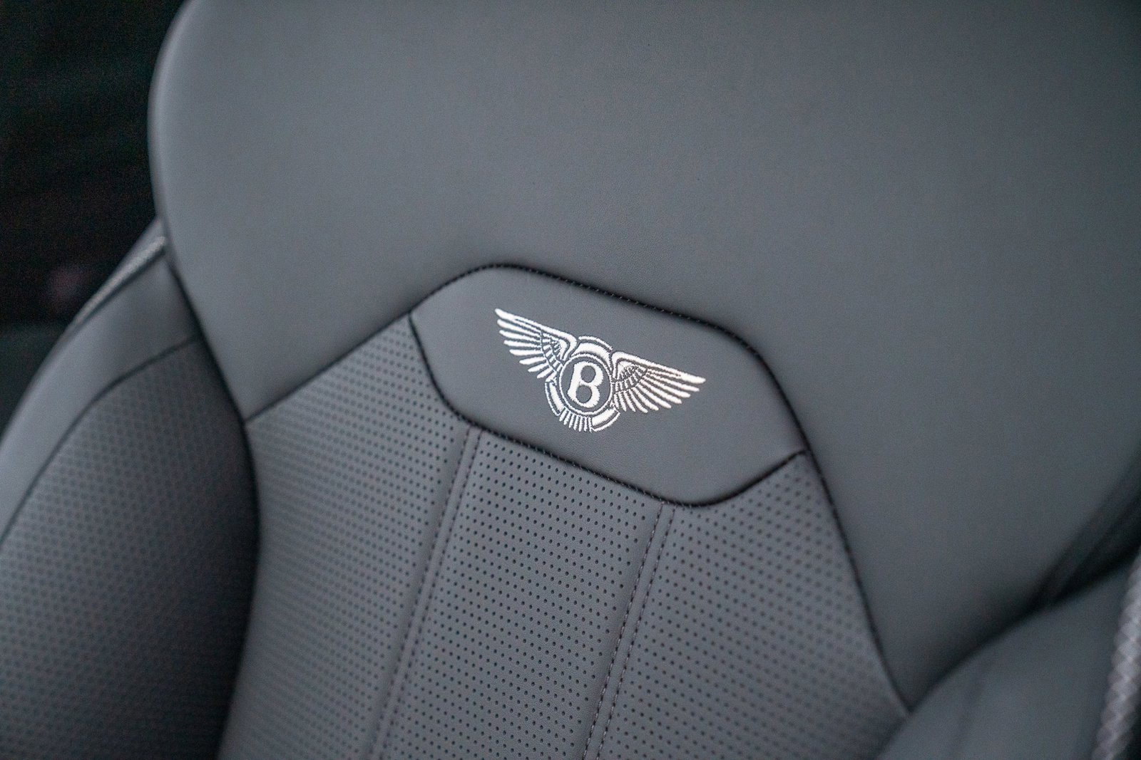 Used 2022 Bentley Bentayga image 13