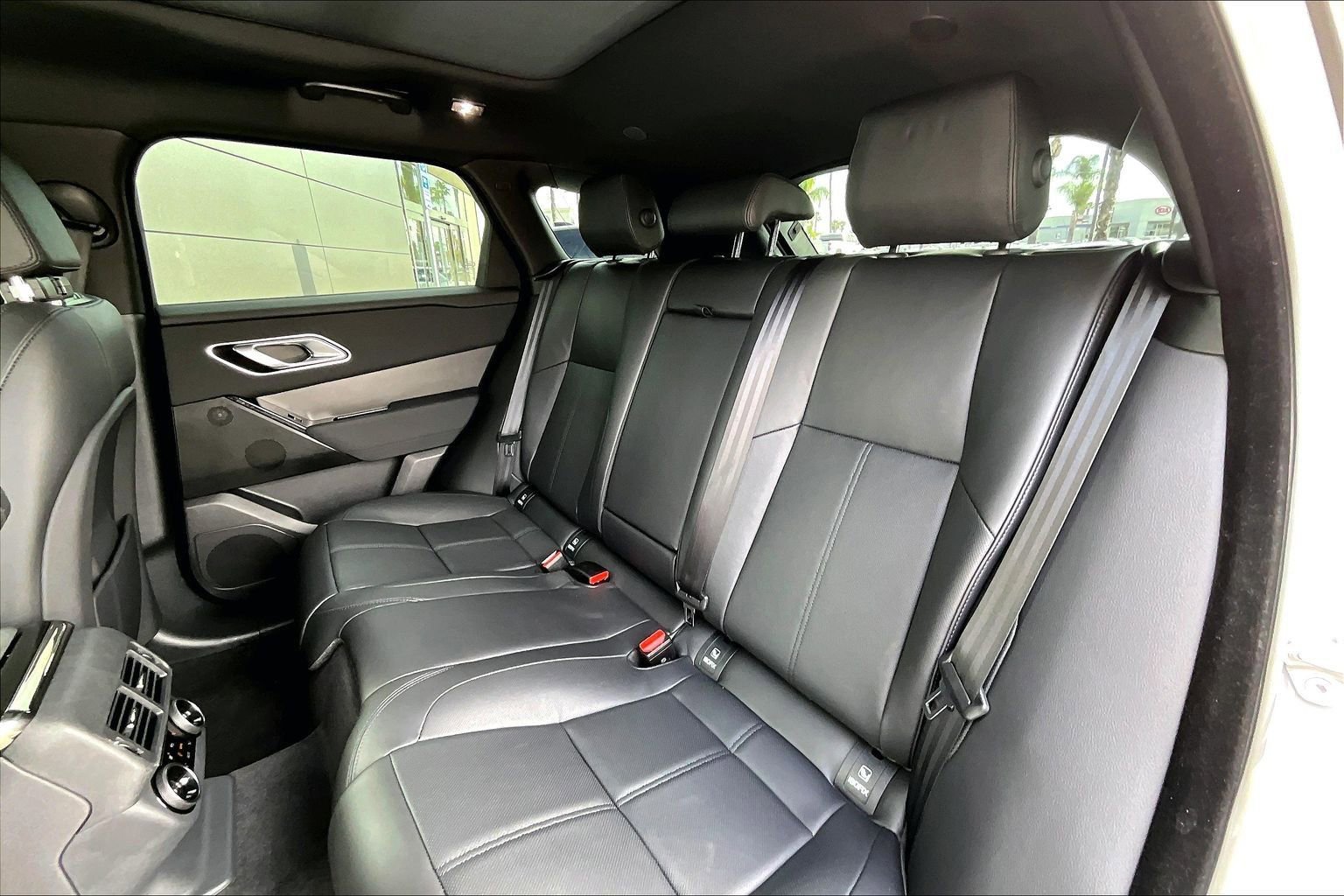 Certified 2025 Land Rover Range Rover Velar Dynamic SE image 26