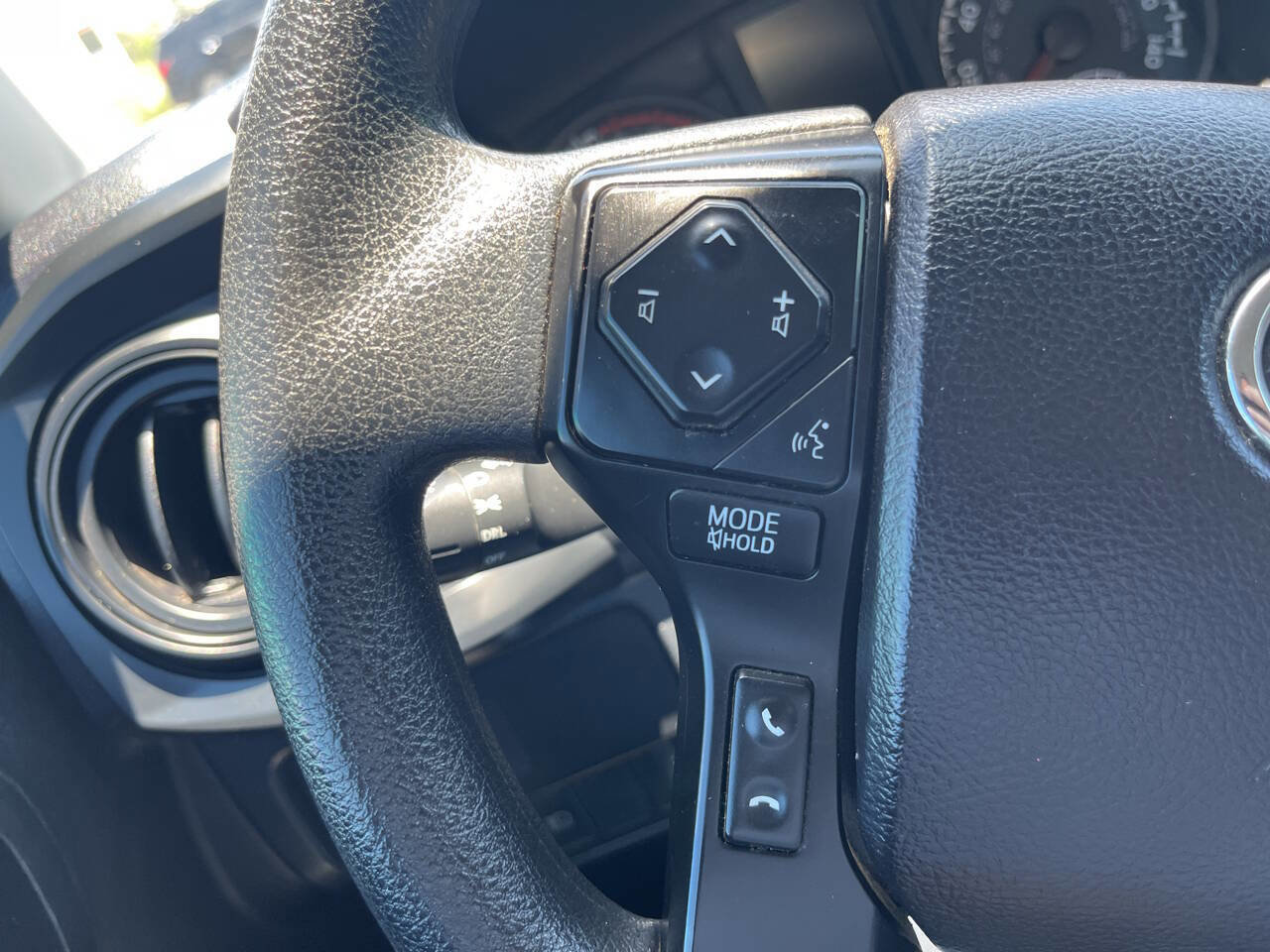 Used 2022 Toyota Tacoma SR image 19