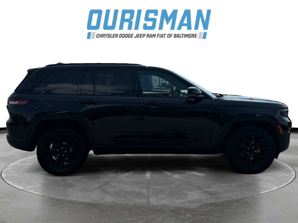 Used 2024 Jeep Grand Cherokee Altitude AWD/4WD image 7