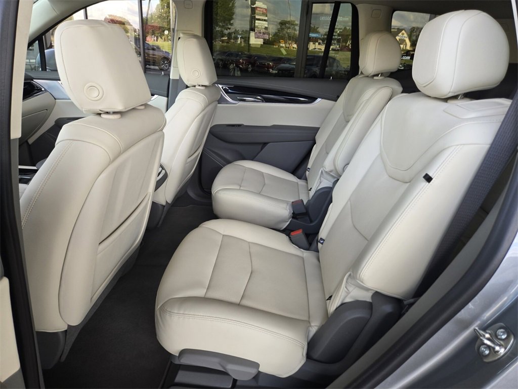 Used 2025 Cadillac XT6 Premium Luxury image 13