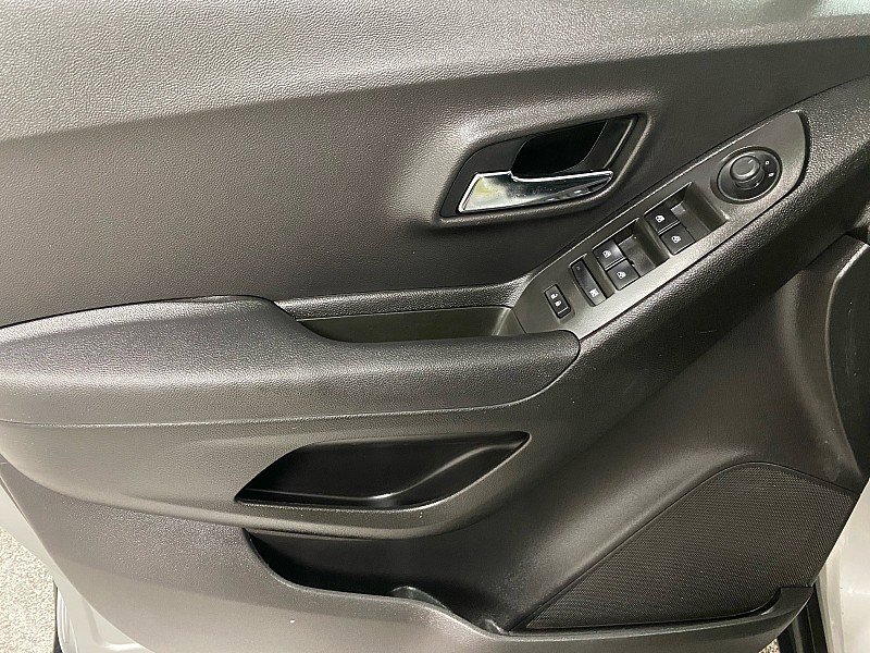 Used 2018 Chevrolet Trax LS image 9