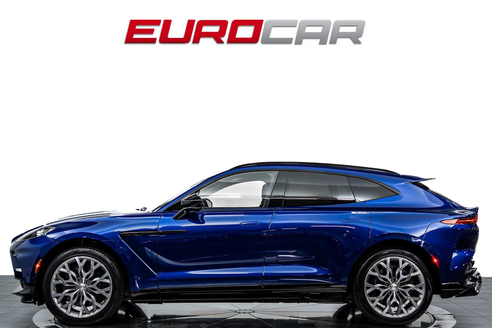 Used 2023 Aston Martin DBX 707 AWD/4WD image 2