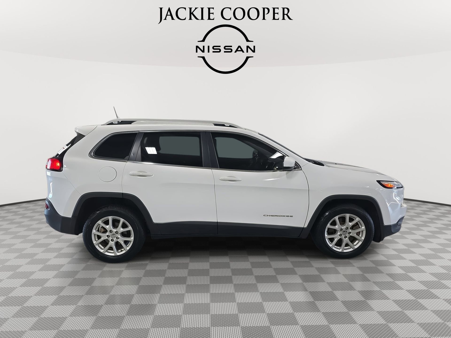 Used 2017 Jeep Cherokee Latitude w/ Cold Weather Group image 4