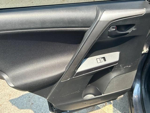 Used 2018 Toyota RAV4 LE w/ All Weather Liner Package AWD/4WD image 34